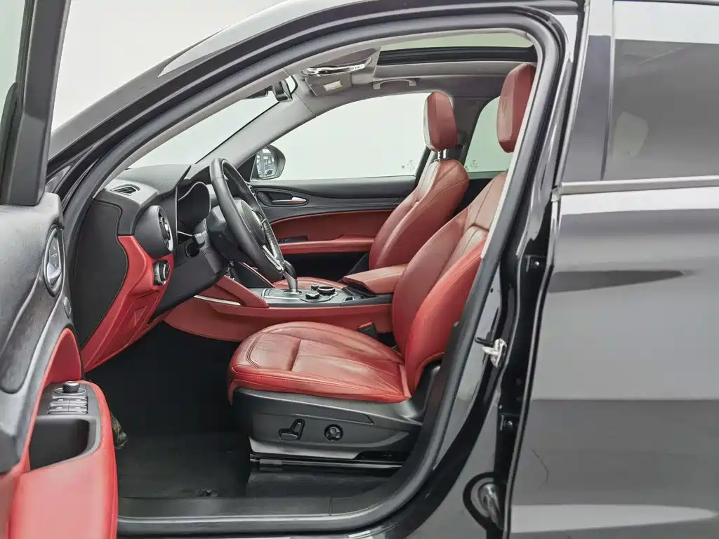 Alfa Romeo Stelvio — миниатюра 10