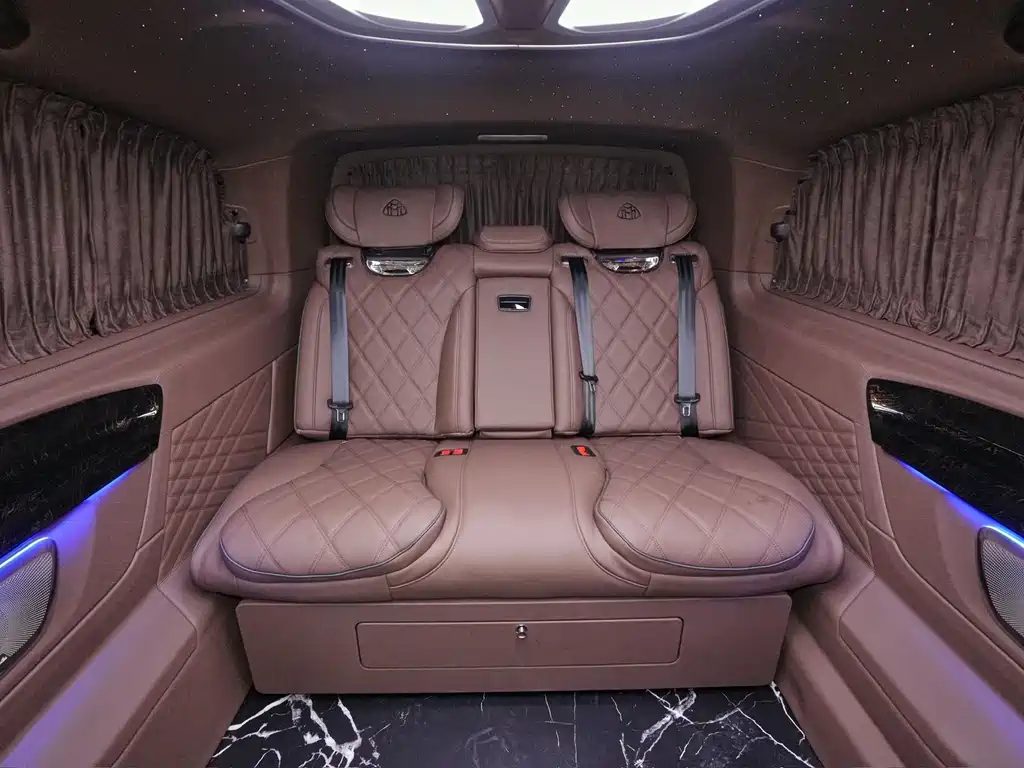 Mercedes-Benz Vito 2024 2.0T Elite 7 мест