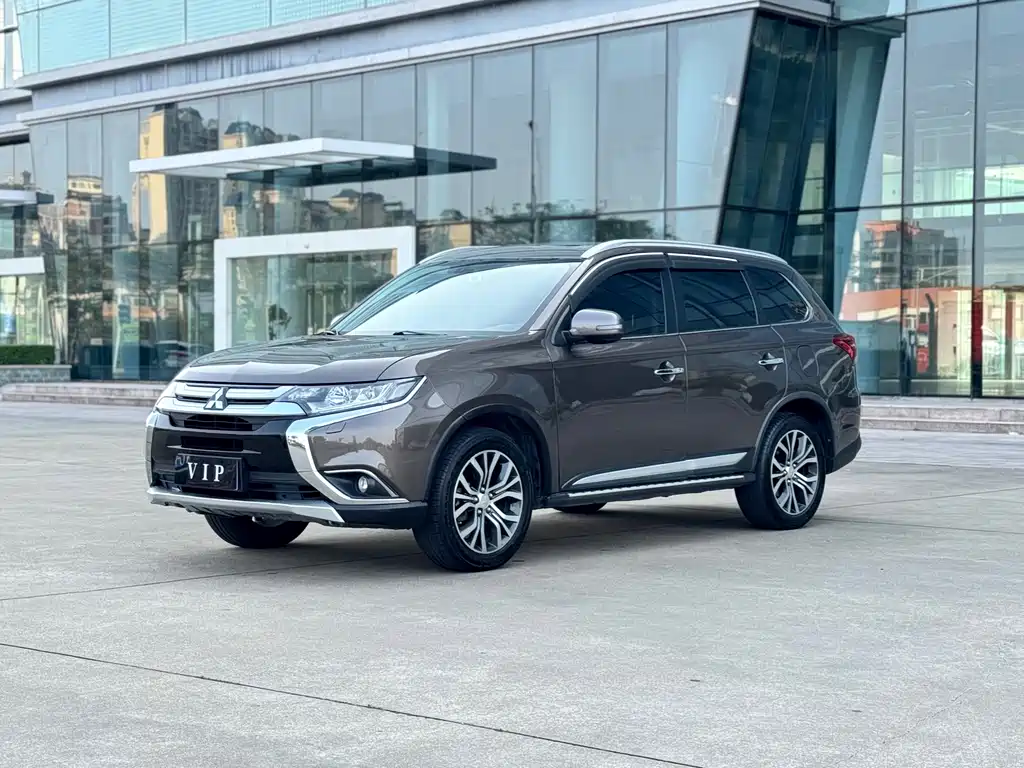 MITSUBISHI OUTLANDER