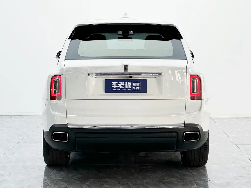 Rolls-Royce Cullinan 2022 6.7T мест
