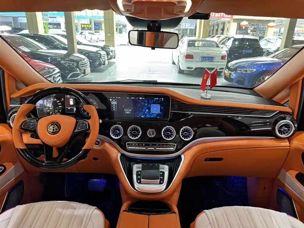 Mercedes-Benz Vito 2021 2.0T Elite 7 мест
