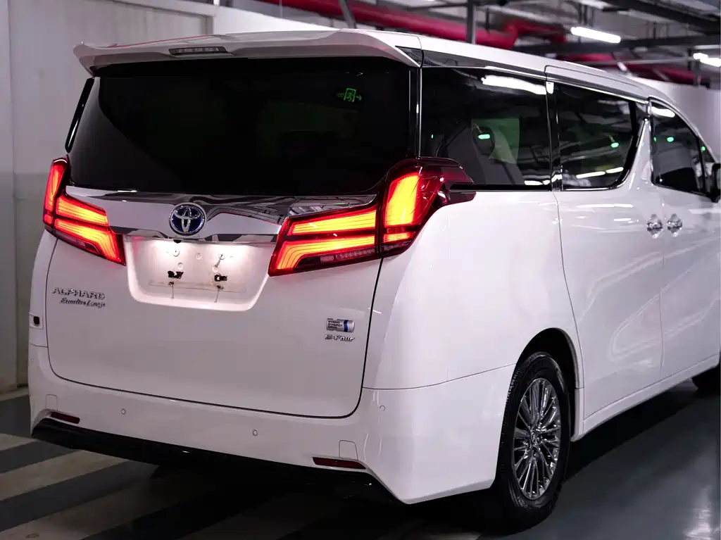 Toyota Alphard — миниатюра 8