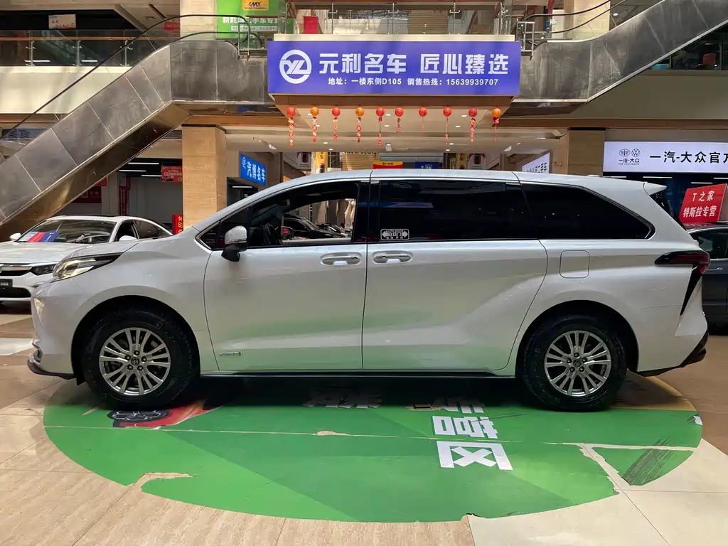 Toyota Sienna — миниатюра 4