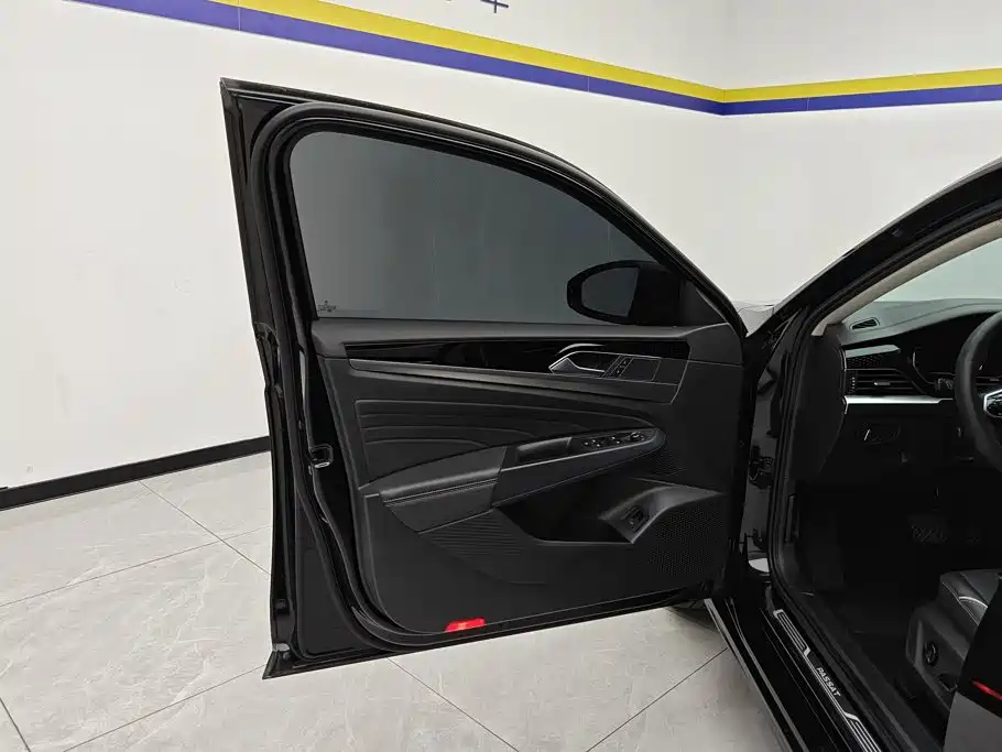 Volkswagen Passat 2023 330TSI Elite