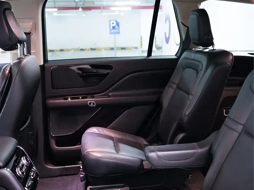 Lincoln Aviator — миниатюра 16