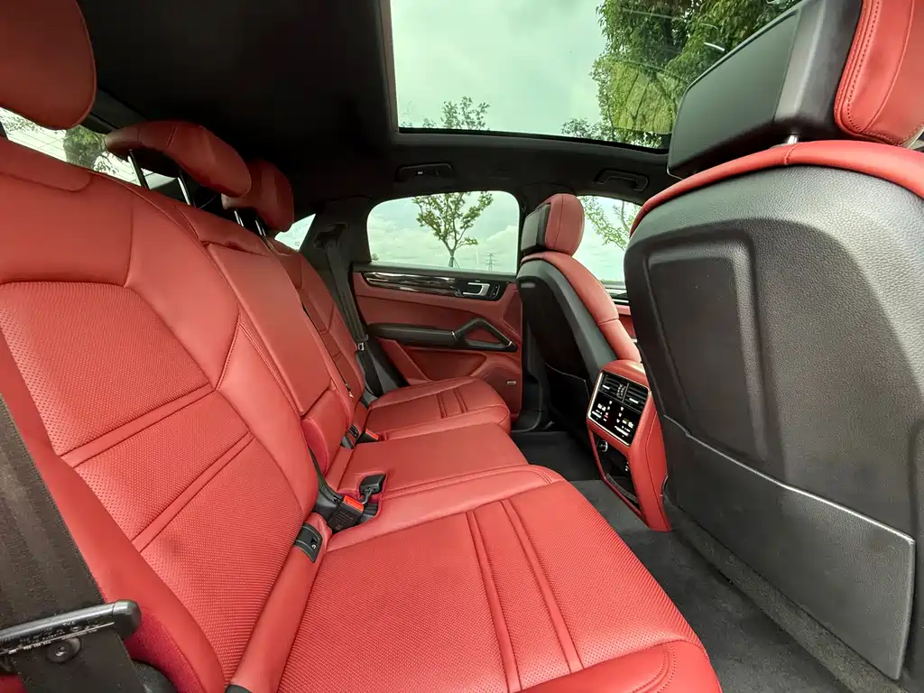 Porsche Cayenne — миниатюра 13