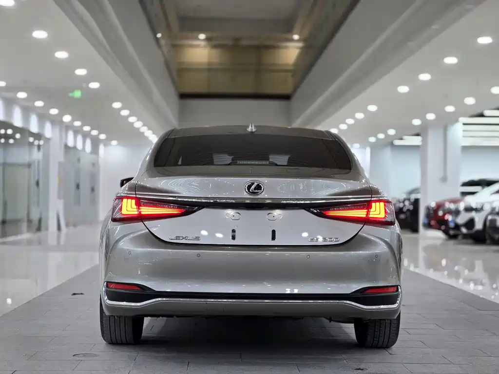 Lexus ES 2024 200 Premium