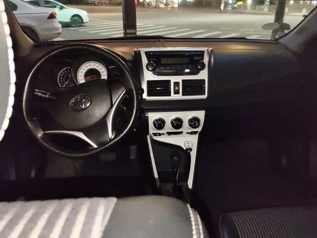 Toyota Yaris L — миниатюра 5