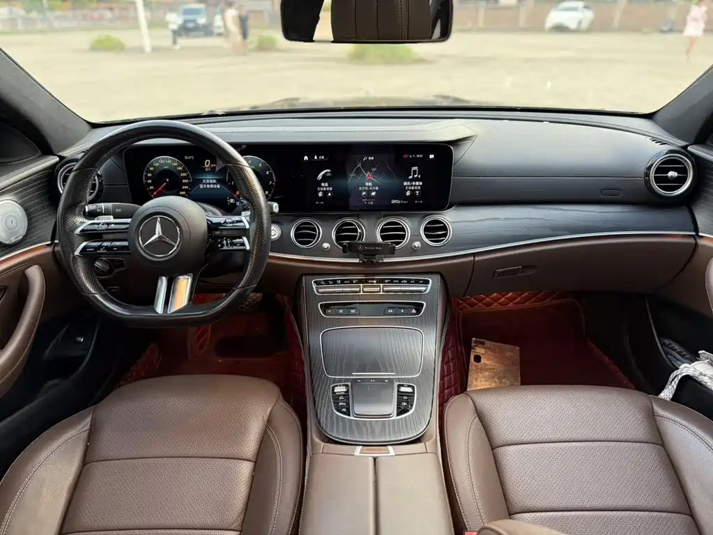 Mercedes-Benz E-Class — миниатюра 11