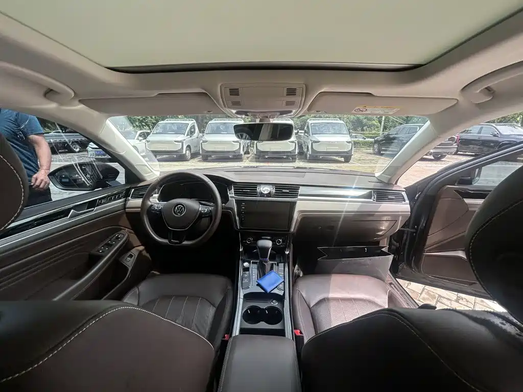 Volkswagen Phideon — миниатюра 9