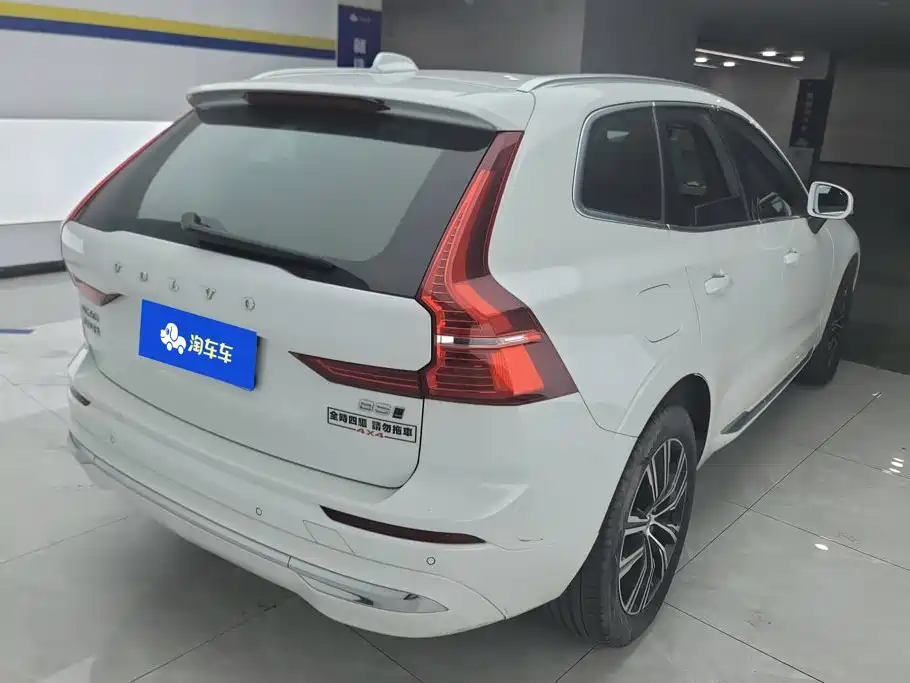 Volvo XC60 2022 B5 Luxury