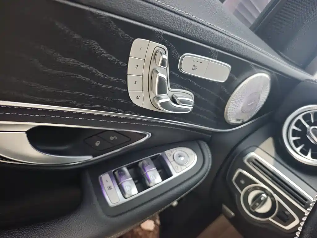 Mercedes-Benz C-Class — миниатюра 10