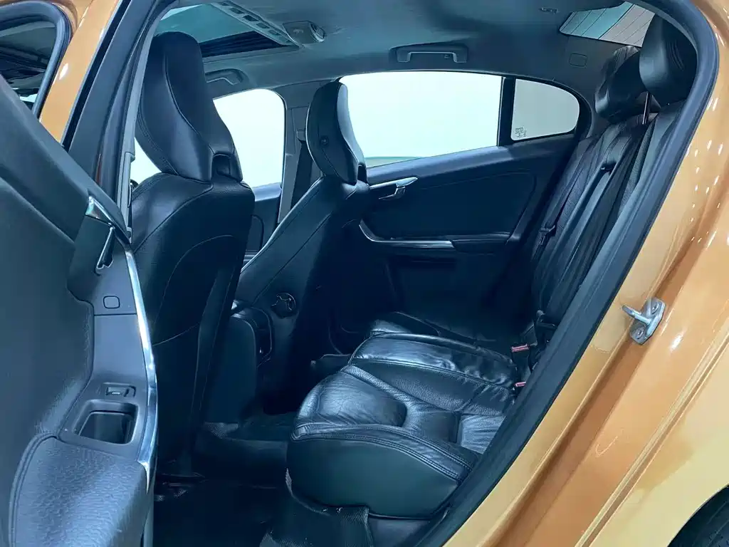 Volvo S60 (Import) — миниатюра 5