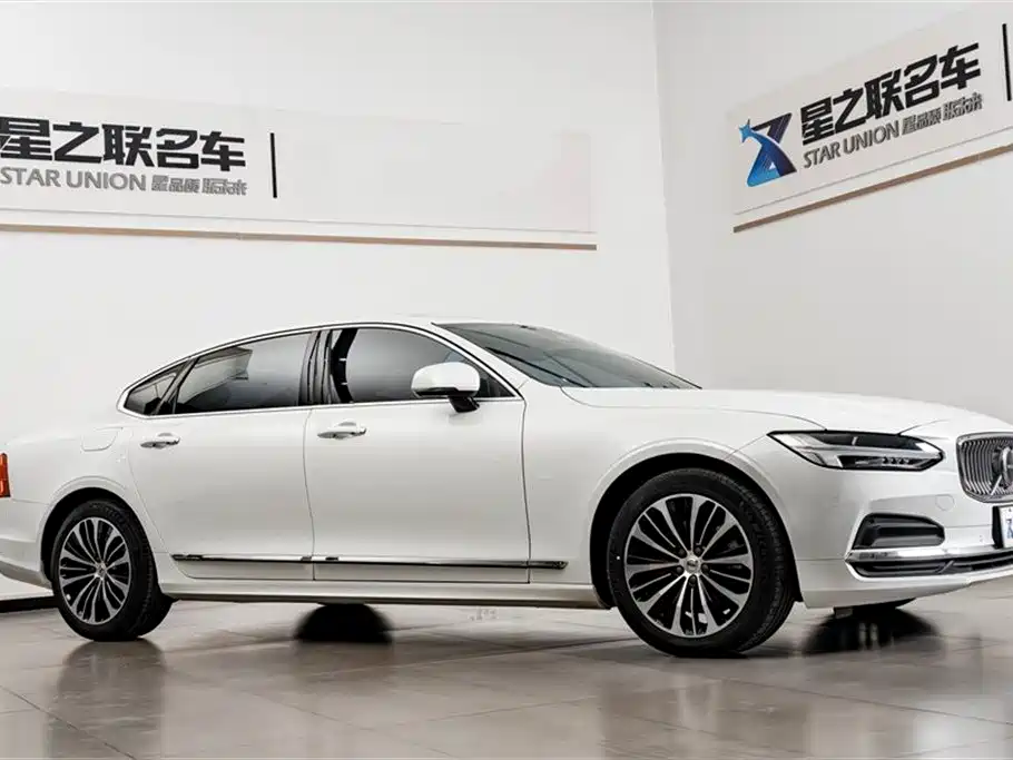 Volvo S90 2023 B5 Luxury