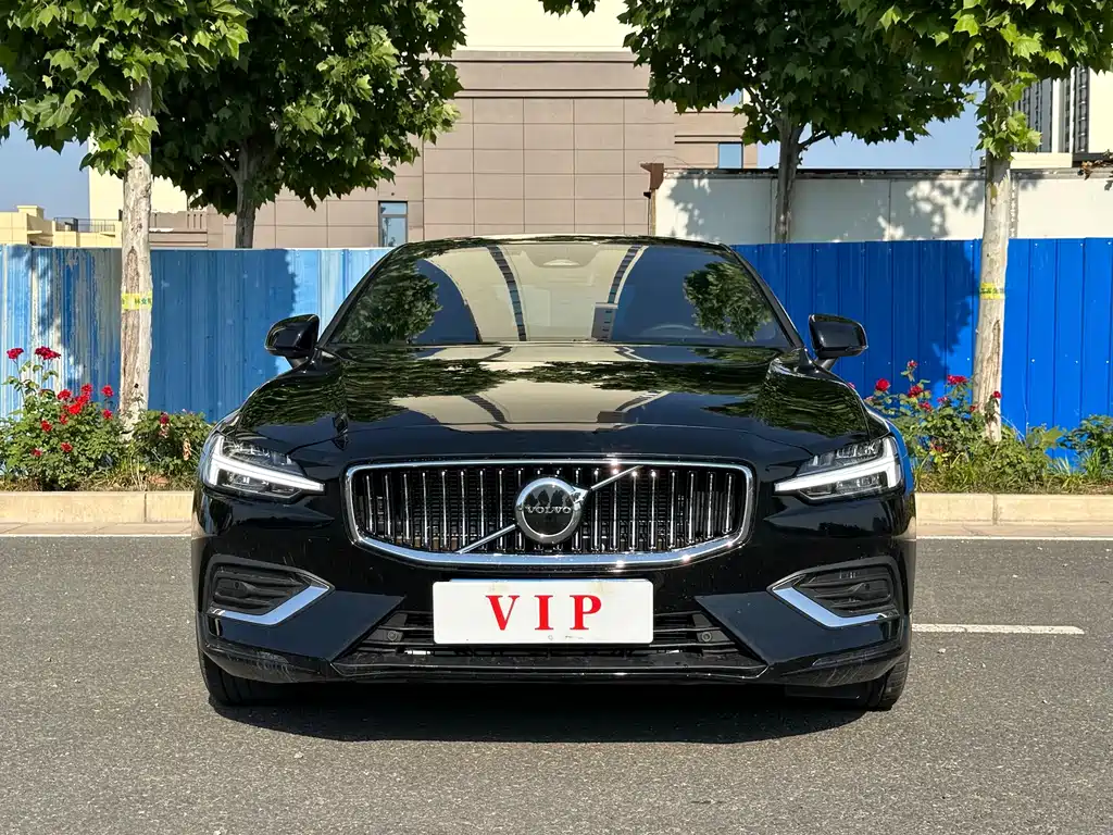 Volvo S60 2025 B4 Luxury