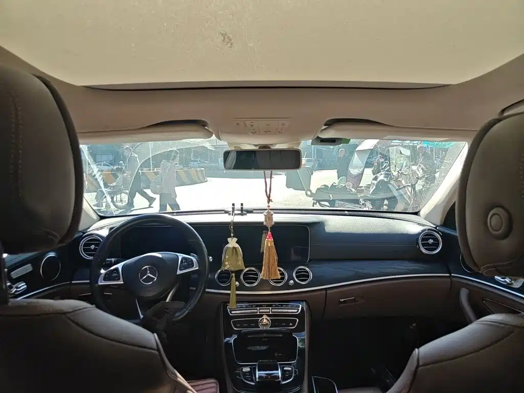 Mercedes-Benz E-Class — миниатюра 19
