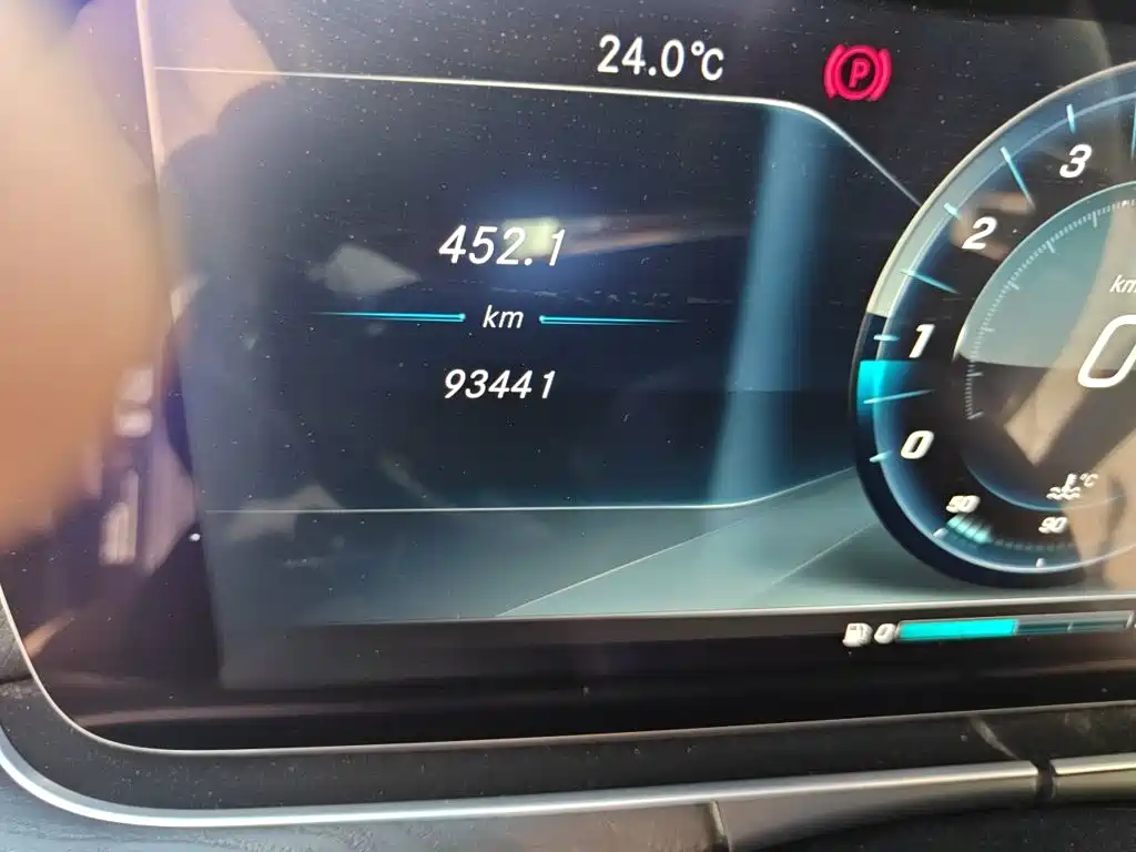 Mercedes-Benz E-Class — миниатюра 13