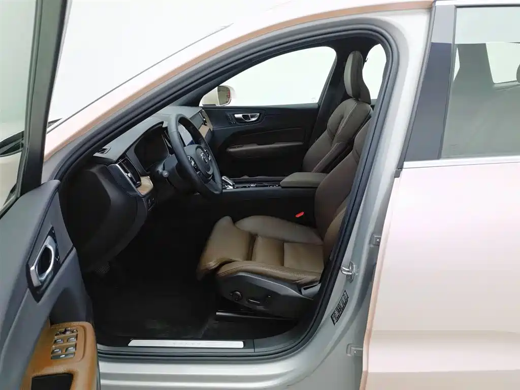 Volvo XC60 2022 B5 Luxury
