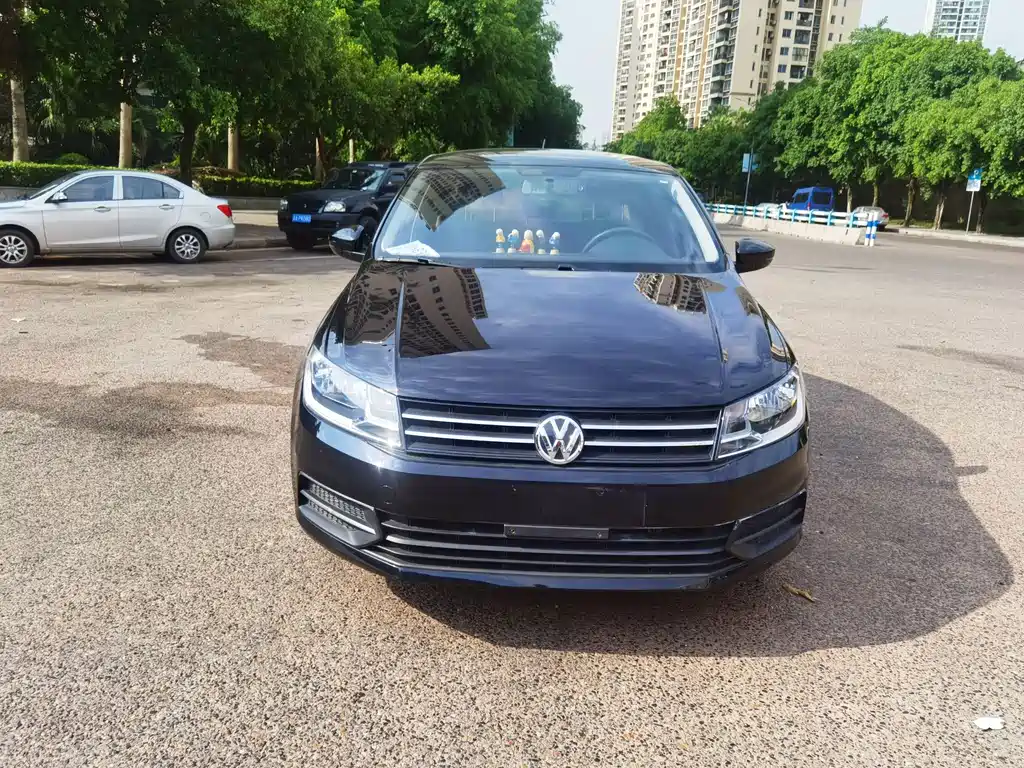 Volkswagen Santana — миниатюра 2