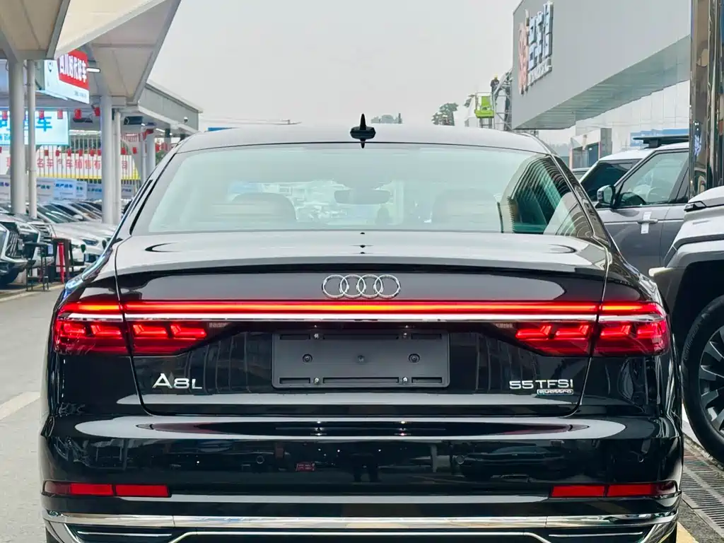 AUDI A8