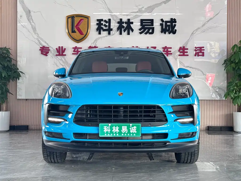 PORSCHE MACAN