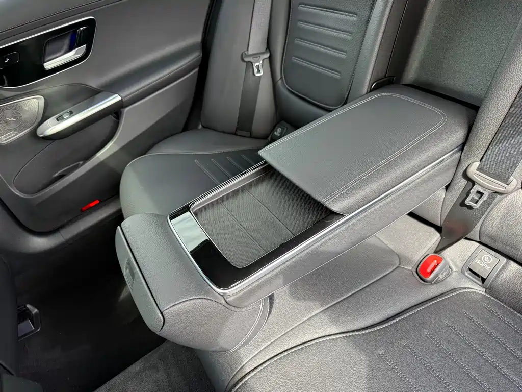 Mercedes-Benz C-Class — миниатюра 37