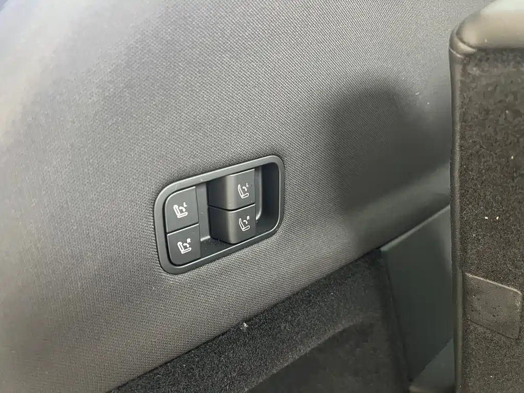 Tesla Model Y L — миниатюра 19