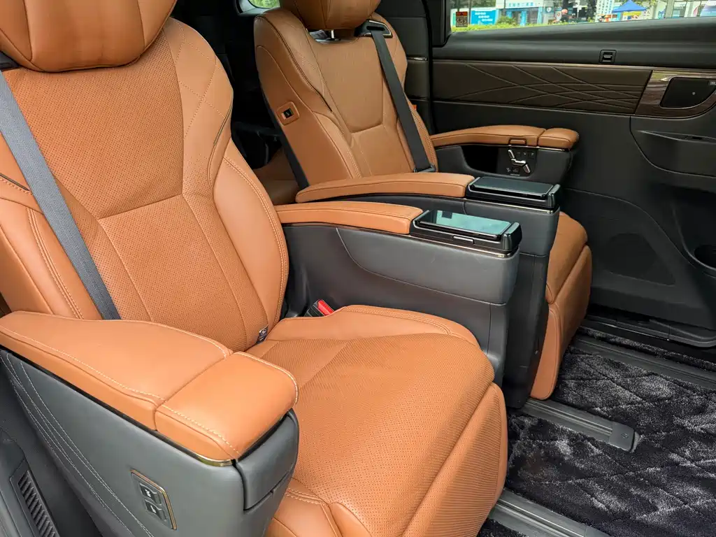 Toyota Vellfire — миниатюра 13