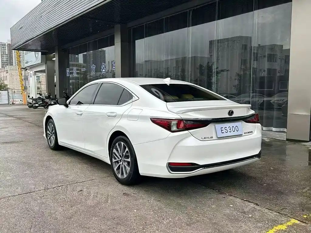 Lexus ES — миниатюра 9