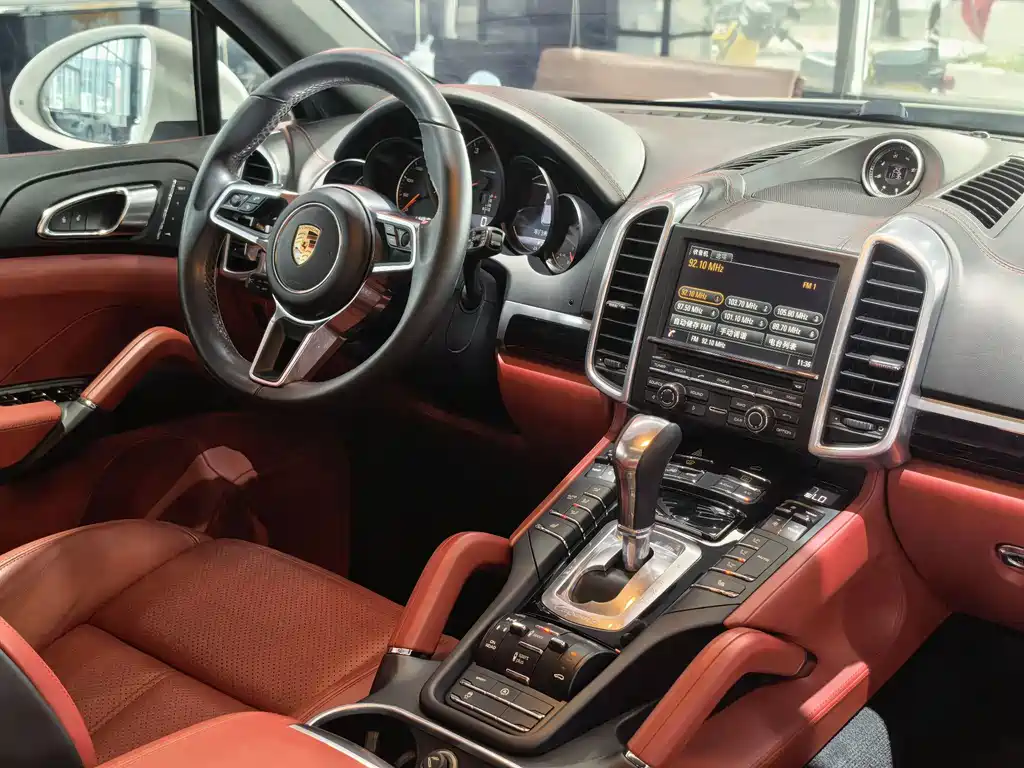 Porsche Cayenne — миниатюра 4