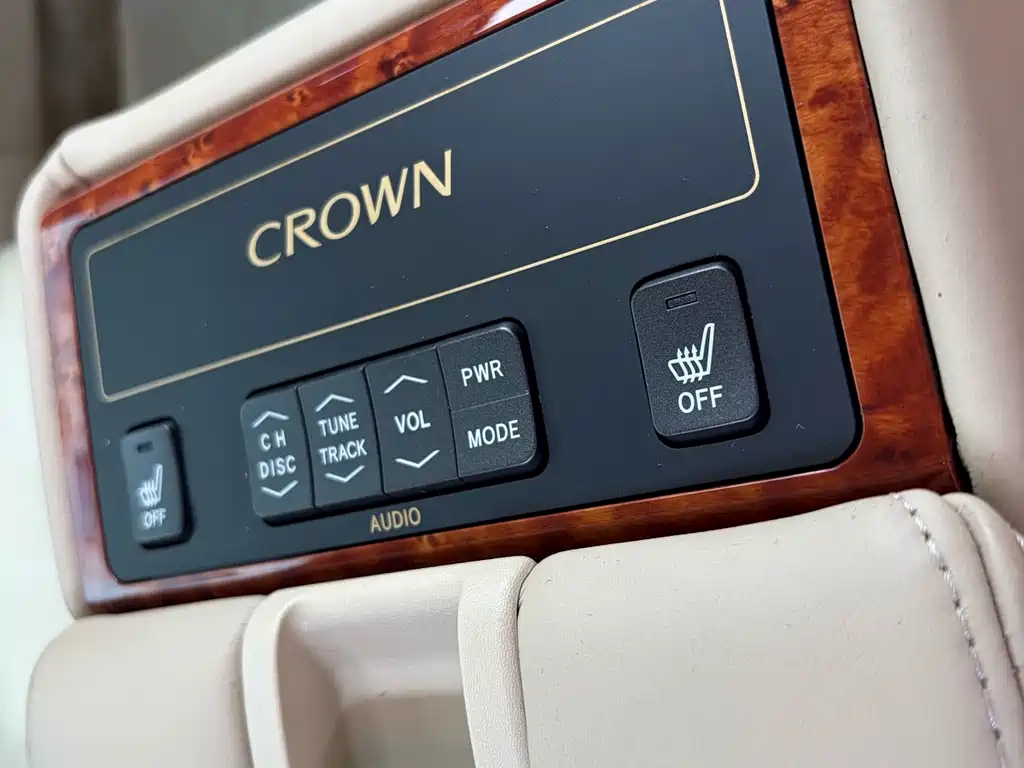Toyota Crown — миниатюра 8