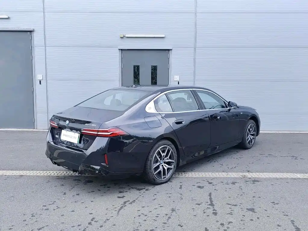 BMW i5 — миниатюра 5
