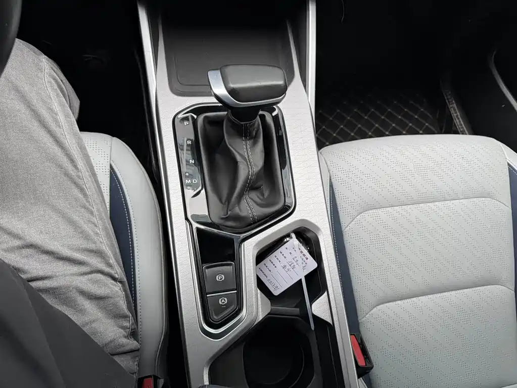 Geely Emgrand 4th Gen 1.5L CVT Flagship Type, фото 18