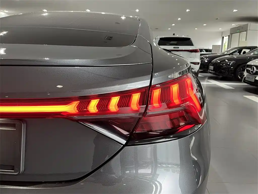 Audi e-tron GT — миниатюра 16