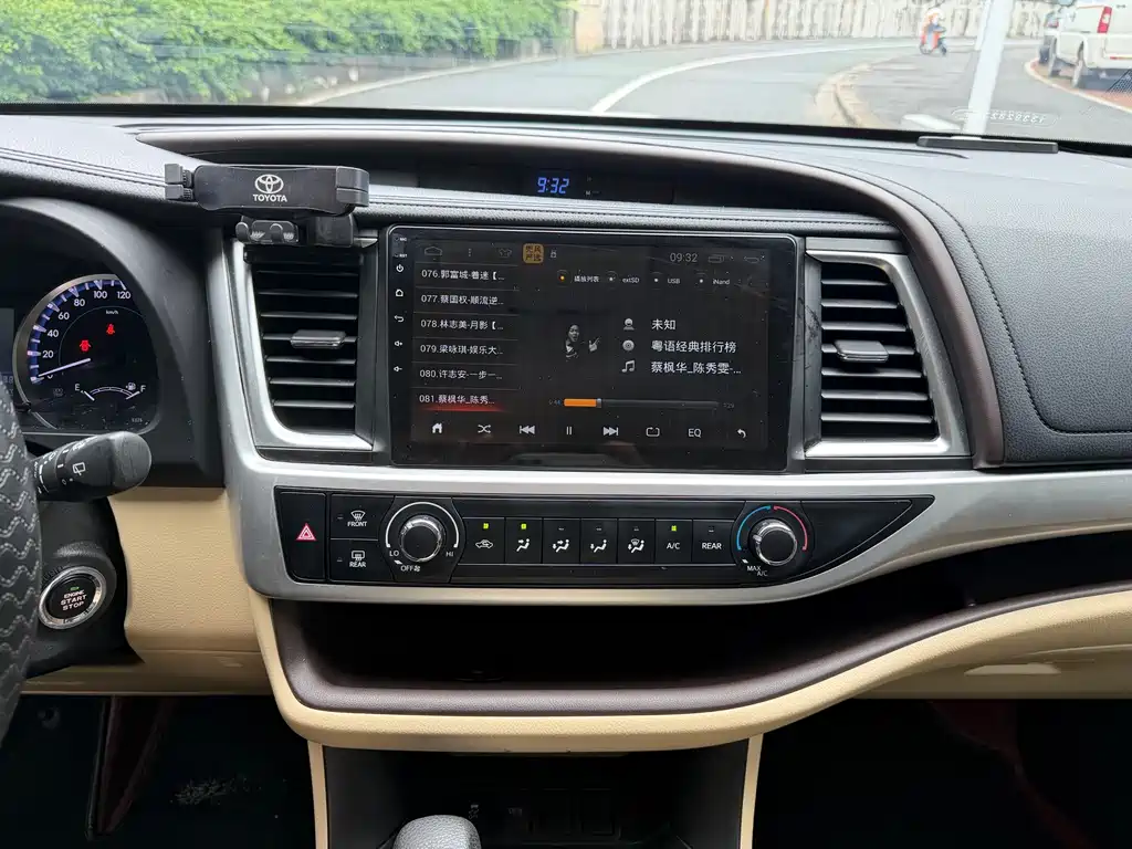 Toyota Highlander — миниатюра 11