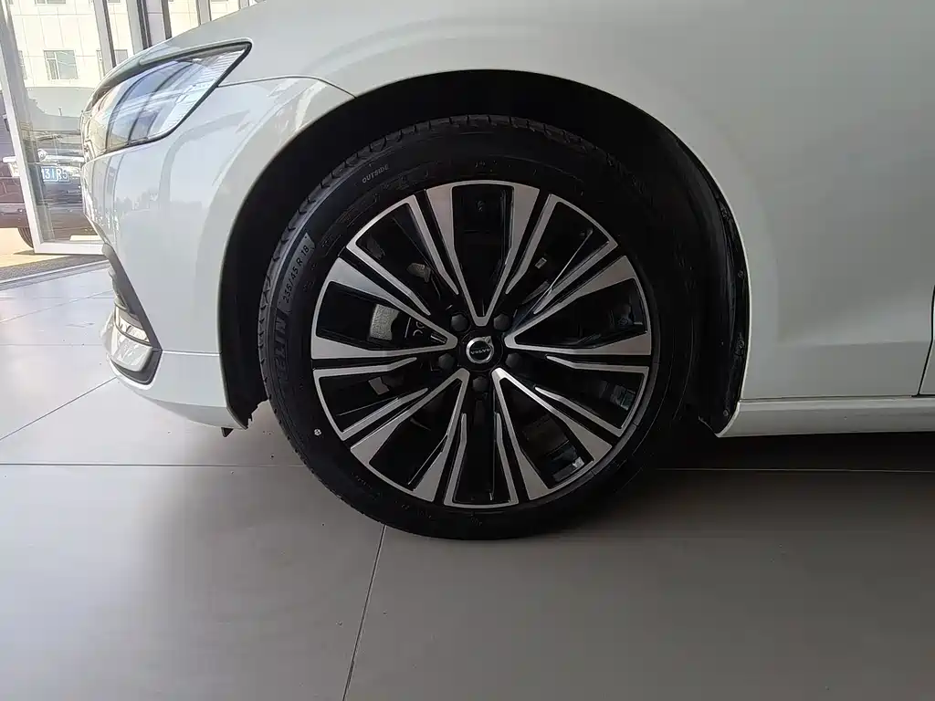 Volvo S60 2024 B4 Luxury
