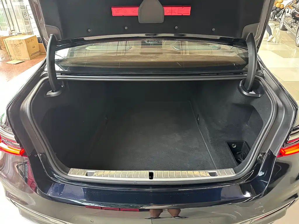 BMW 7 Series Facelift M760Li xDrive V12 Sport Package, фото 18
