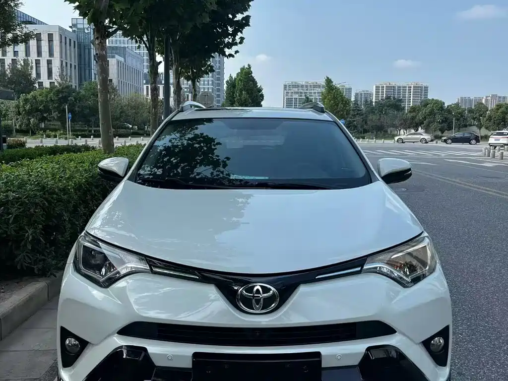 Toyota RAV4 — миниатюра 2