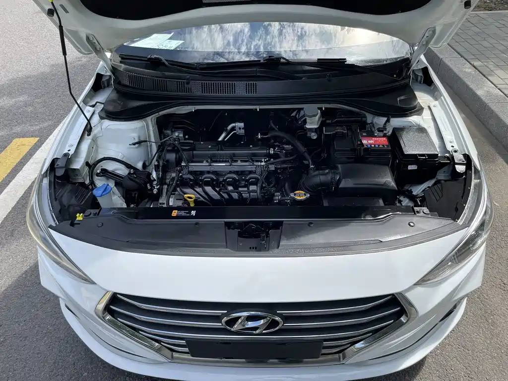 Hyundai Elantra — миниатюра 9