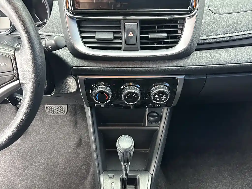 Toyota Yaris L — миниатюра 15