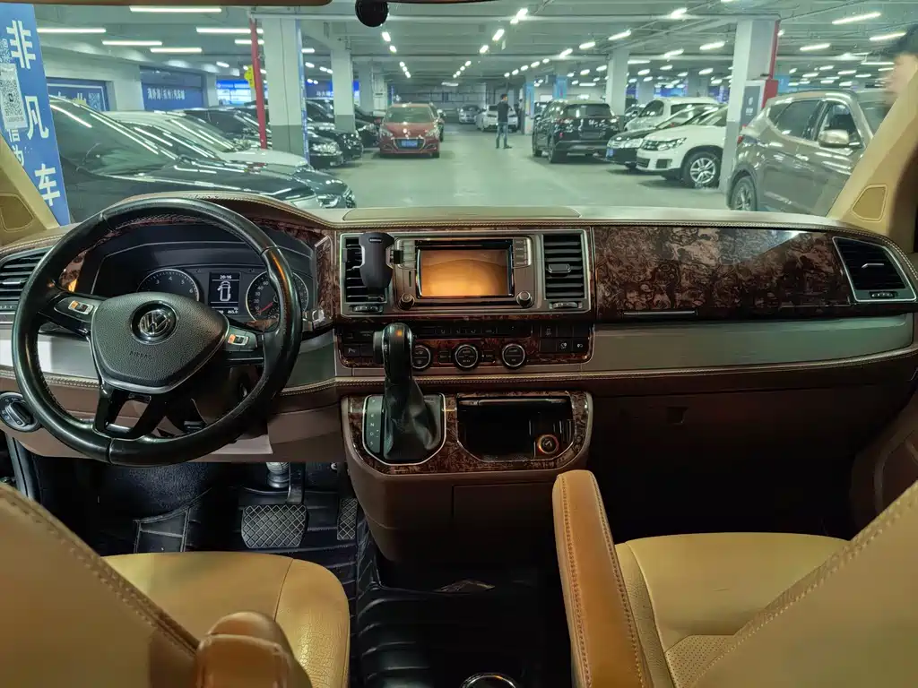 Volkswagen Caravelle — миниатюра 6