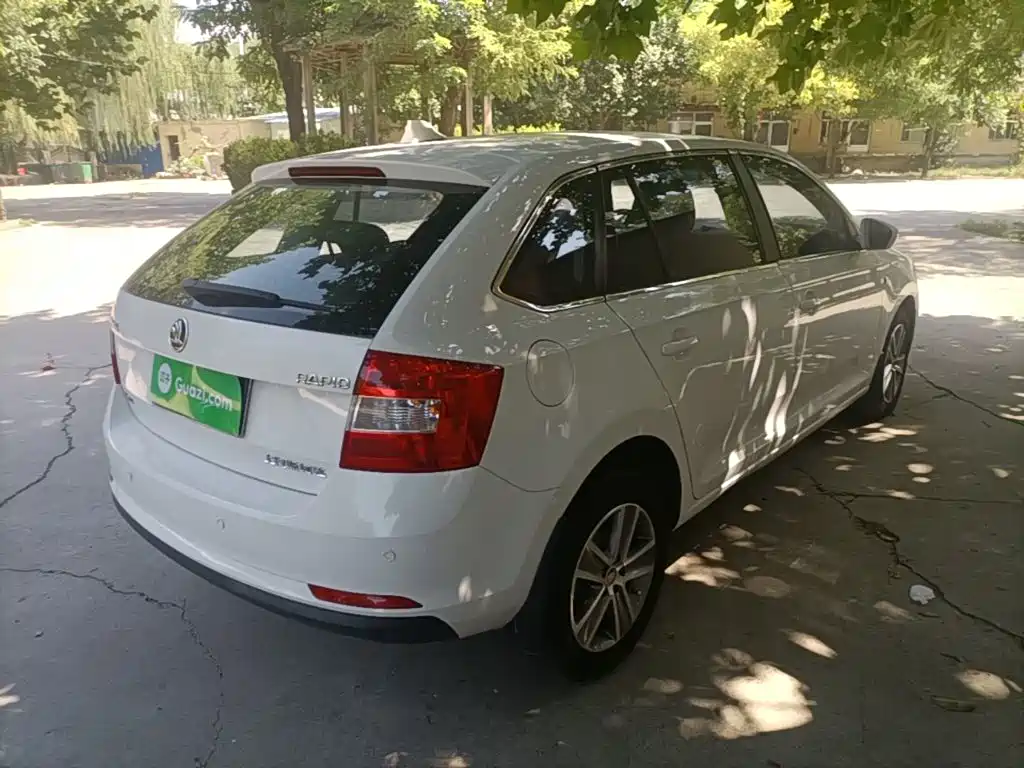 Skoda Rapid Spaceback — миниатюра 7
