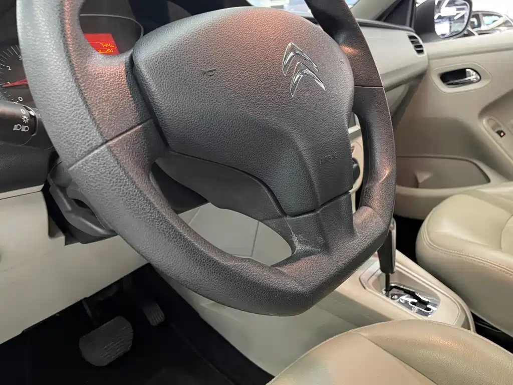 Citroen Elysee — миниатюра 22