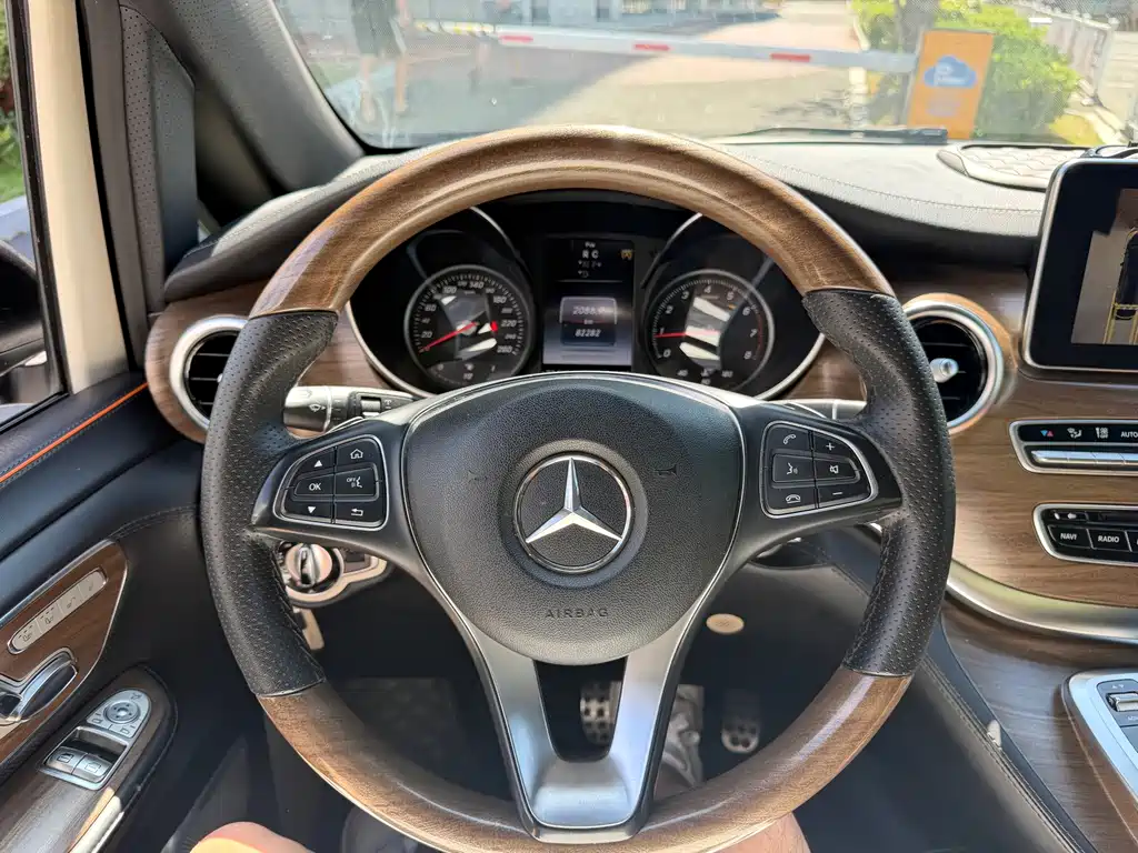 Mercedes-Benz V-Class — миниатюра 17
