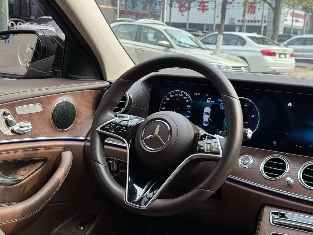 Mercedes-Benz E-Class — миниатюра 14