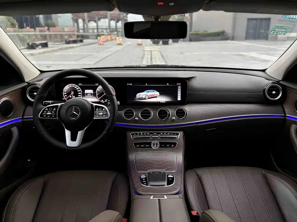 Mercedes-Benz E-Class — миниатюра 5