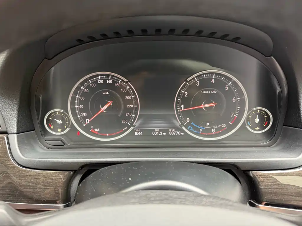 BMW 5 Series — миниатюра 13