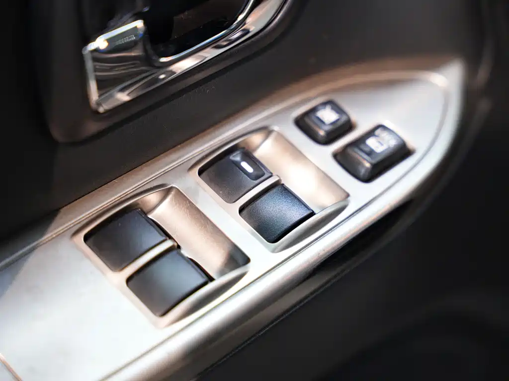 Mitsubishi Pajero (Import) — миниатюра 13