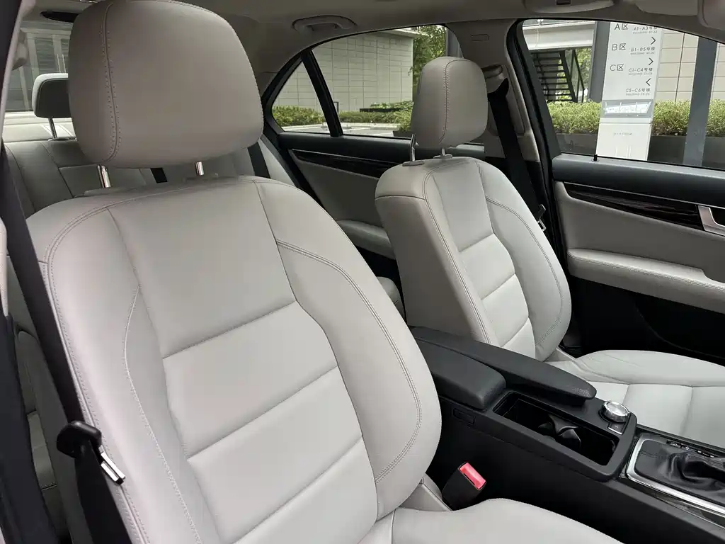Mercedes-Benz C-Class — миниатюра 12