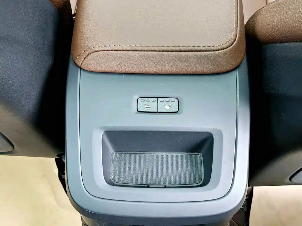 Volvo XC60 PHEV — миниатюра 15